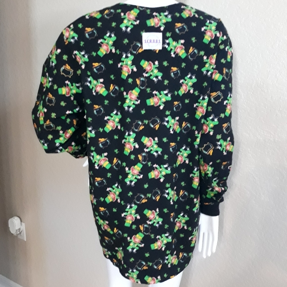 Leprechauns/Pot of Gold Scrub jacket - Picture 7 of 11